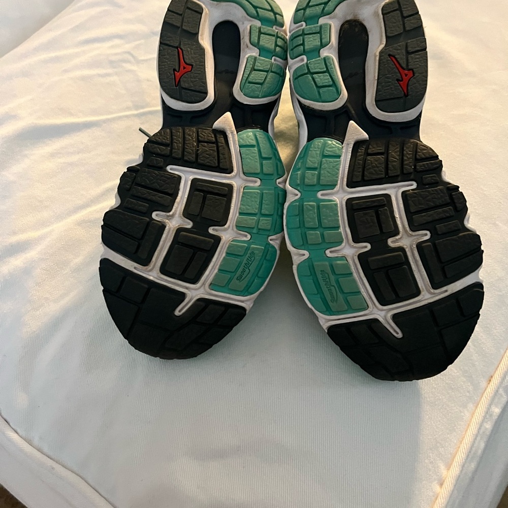 Saucony Running Shoes - Picture 2 of 2